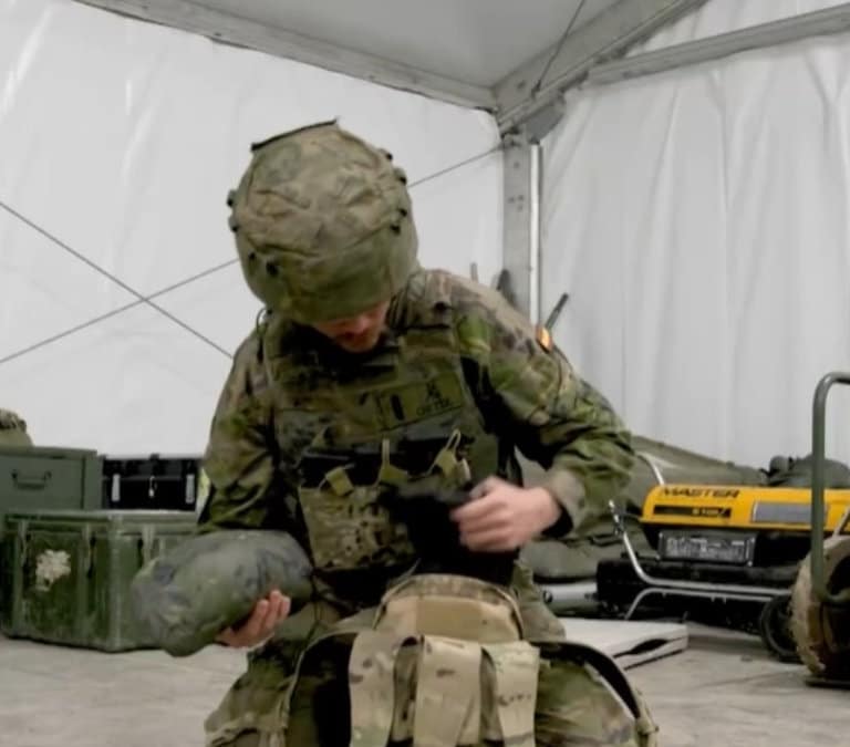 ¿Qué lleva en la mochila un soldado de infantería español?