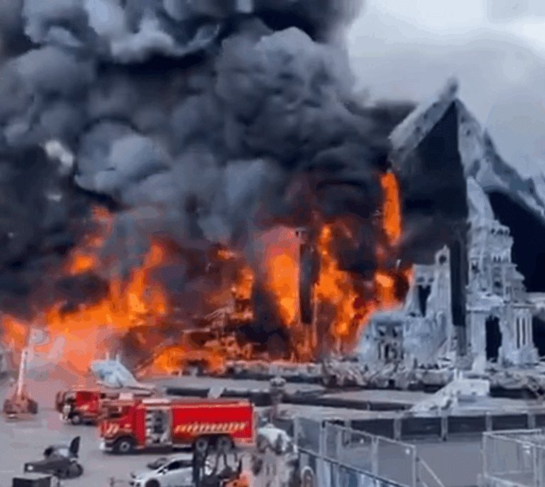 El escenario de Tomorrowland se quema en un brutal incendio a dos días del inicio del festival