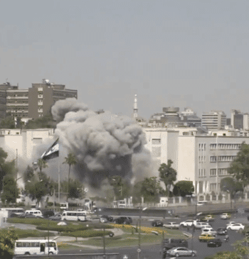 Israel azuza la frágil transición en Siria bombardeando el ministerio de Defensa [...]