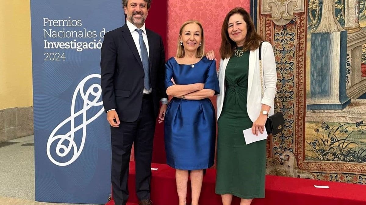 Carmen Ayuso recibe el Premio Nacional de Investigación en el área de Medicina y Ciencias de la Salud