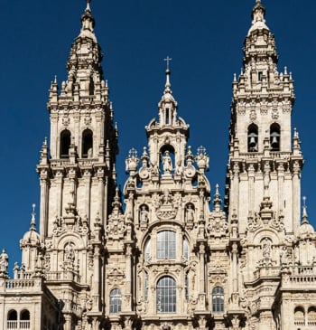 Imagen frontal de la catedral de Santiago de Compostela
