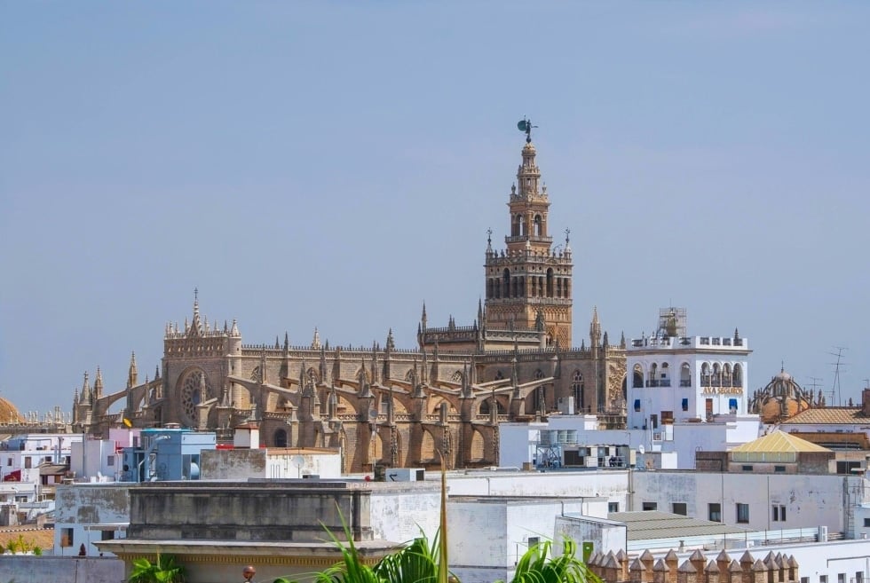 Santa, Metropolitana y Patriarcal Iglesia Catedral de Santa María de la Sede y de la Asunción de Sevilla.