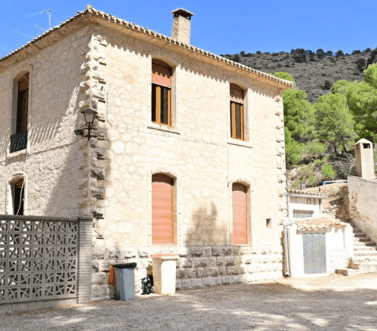 El Cenáculo de Ibi: adicciones, oración, trabajo… y un incendio bajo investigación