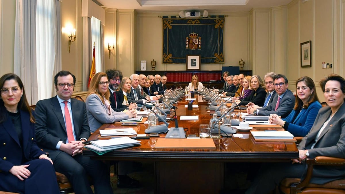 Pleno del Consejo General del Poder Judicial con la presidenta Isabel Perelló al fondo de la imagen