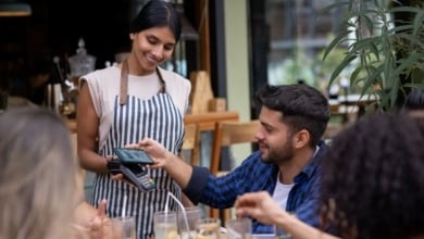 Se acabó dividir la cuenta en los bares y restaurantes: una medida legal que indigna a los consumidores