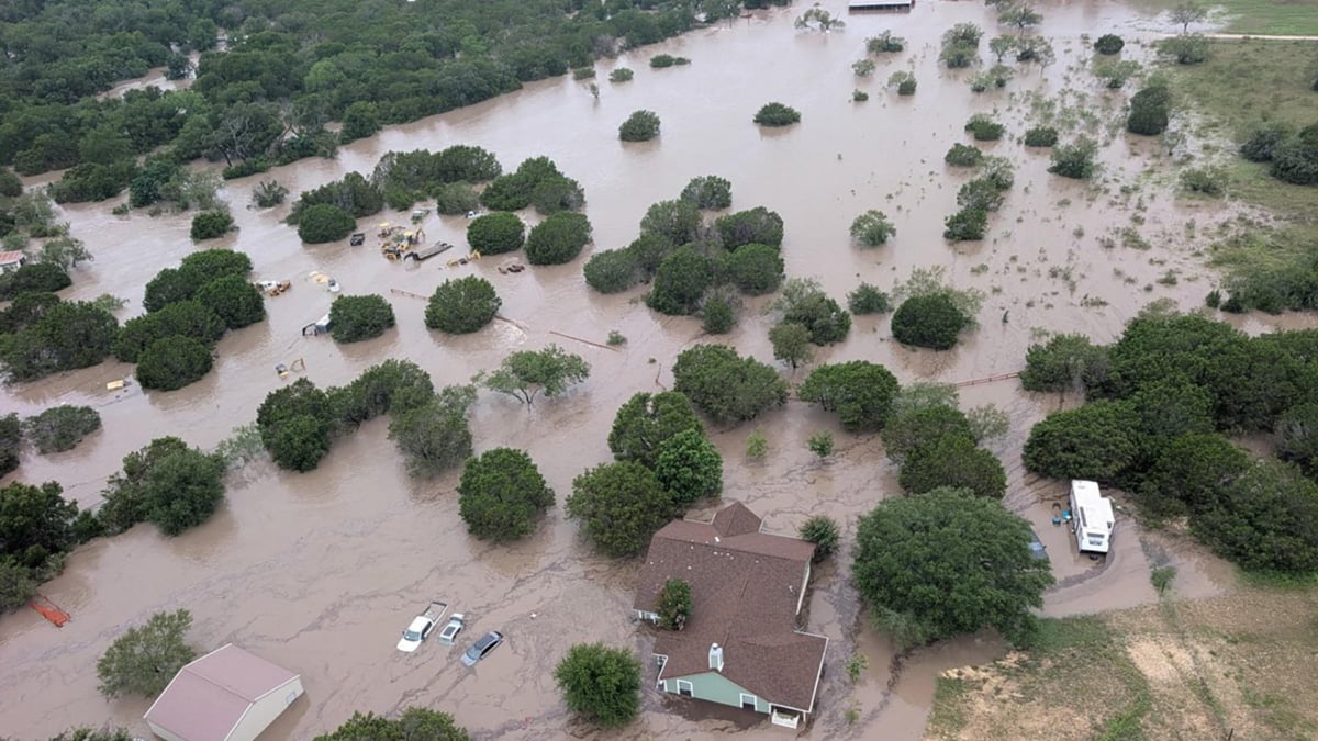 Las inundaciones de Texas causan ya al menos 79 muertos, 21 de ellos menores