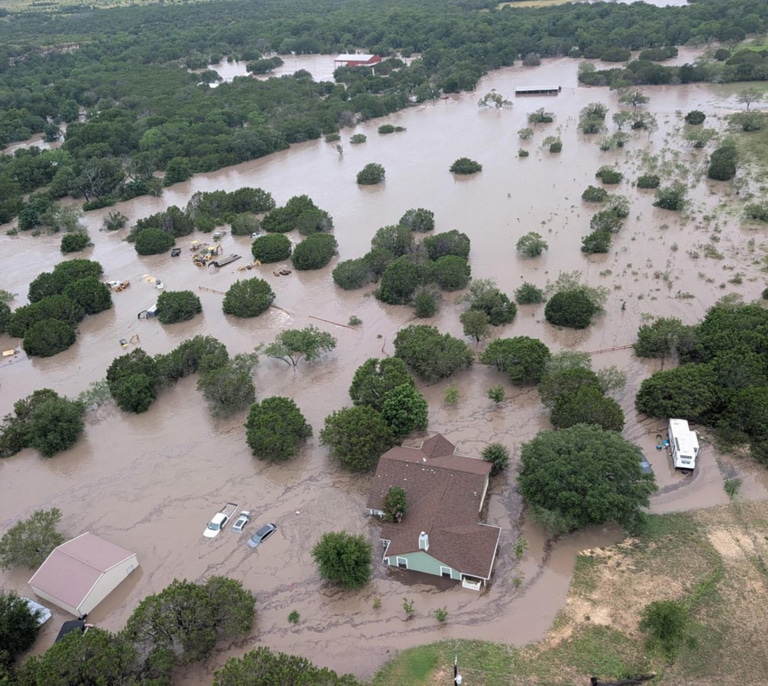 Las inundaciones de Texas causan ya al menos 79 muertos, 21 de ellos menores