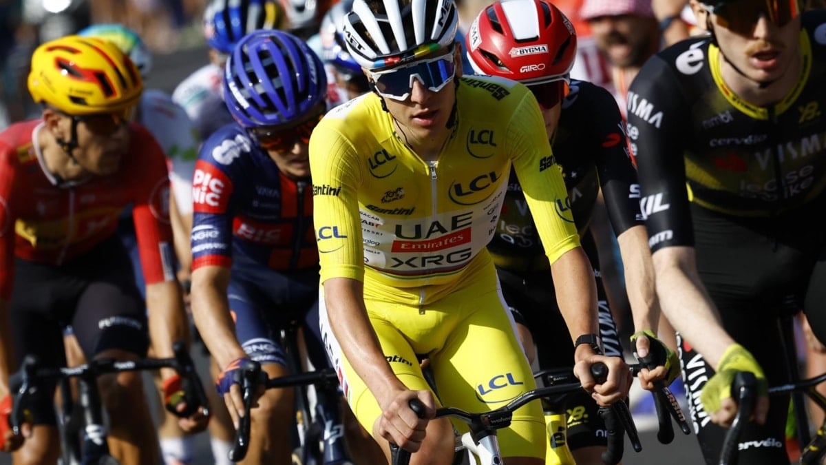 El esloveno, Tadej Pogacar, del UAE Team Emirates, durante la etapa 10 del Tour de Francia 2025