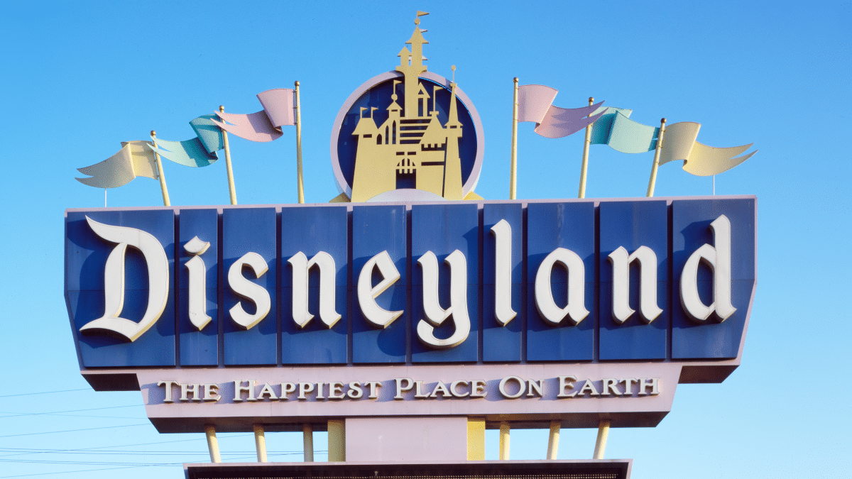 En su primera semana, Disneyland recibió más de 160.000, y más de tres millones y medio antes de finalizar el año.