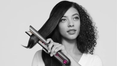 La plancha de pelo Dyson Corrale combina control inteligente y placas flexibles para proteger el cabello