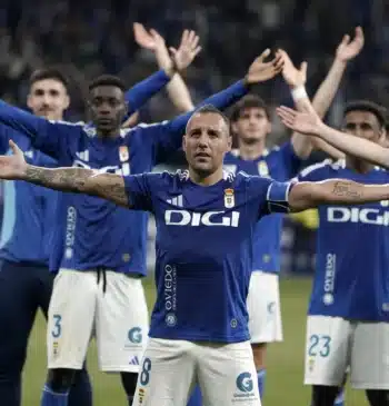 Real Oviedo confirma la continuidad de Santiago Colombatto y Federico Viñas