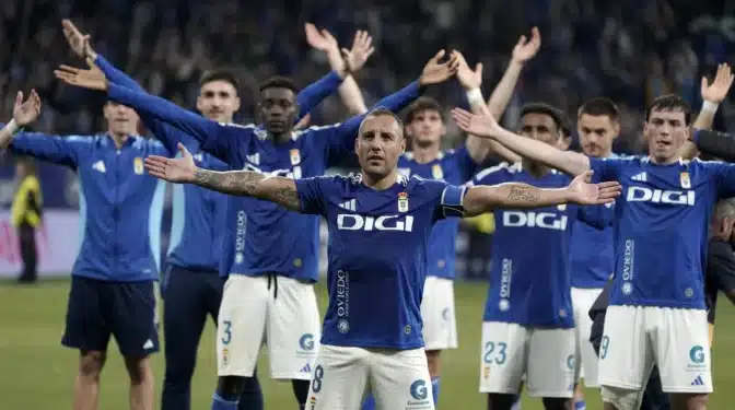 Real Oviedo confirma la continuidad de Santiago Colombatto y Federico Viñas