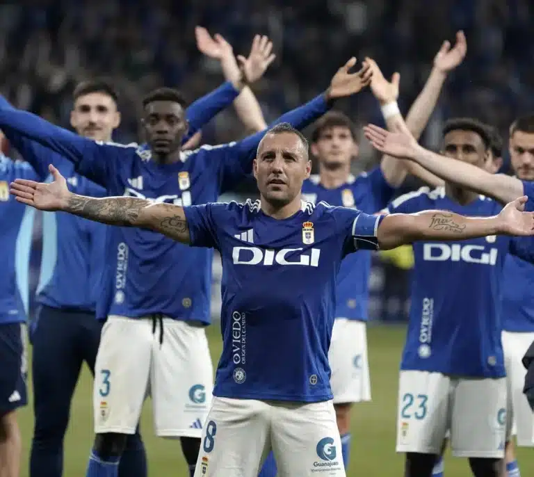 Real Oviedo confirma la continuidad de Santiago Colombatto y Federico Viñas