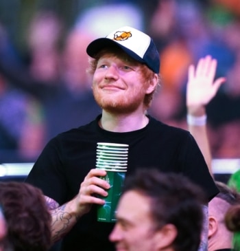 Ed Sheeran es criticado por la exposición de sus pinturas en Londres: [...]
