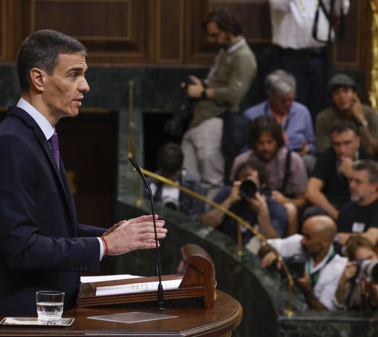Sánchez anuncia una agencia anticorrupción y 'listas negras' y más multas para las empresas que paguen mordidas