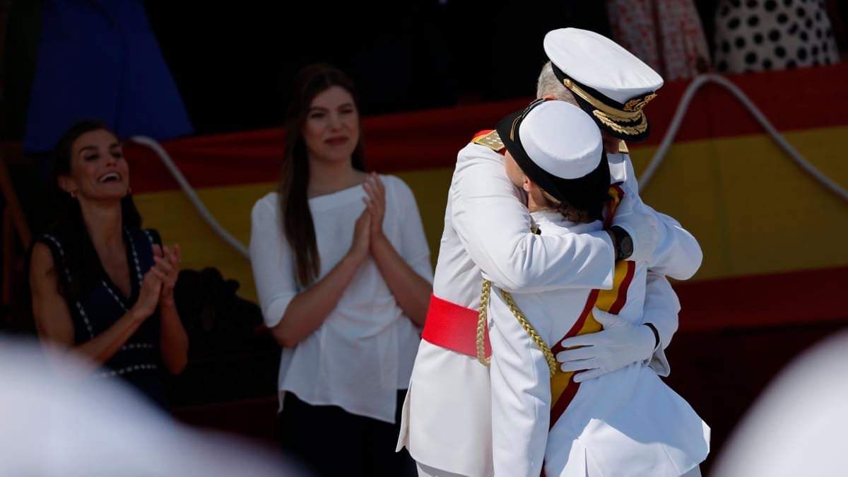 Este abrazo entre padre e hija se ha convertido en uno de los momentos más emotivos de la jornada