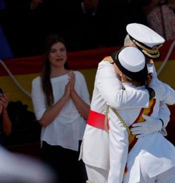 La princesa Leonor y su padre, el rey Felipe VI, protagonizan un emotivo [...]