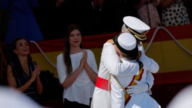 La princesa Leonor y su padre, el rey Felipe VI, protagonizan un emotivo gesto en la Academia Naval