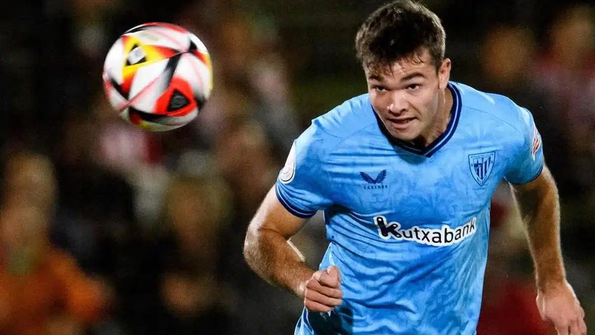 Unai Egiluz renueva con el Athletic Club hasta 2028 como cuarto central