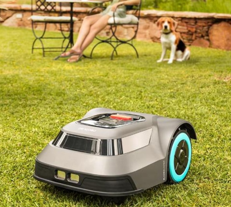 Cecotec rebaja tu próximo mejor amigo: el robot cortacésped que convierte el cuidado del jardín en algo fácil y sin esfuerzo