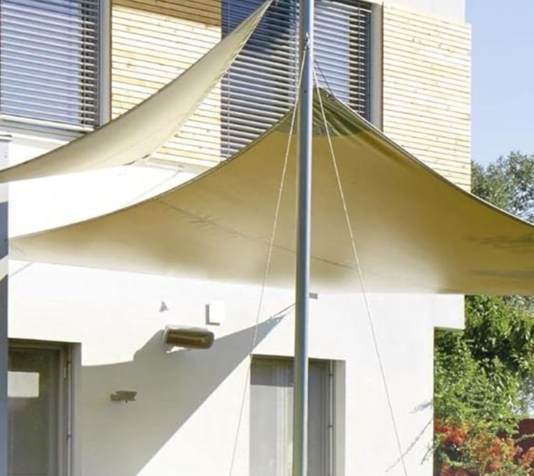 Este es el toldo que necesitas en tu terraza o jardín este verano y que está rebajadísimo en Amazon