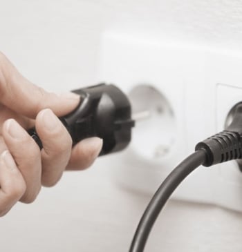 Los electrodomésticos que no debes dejar enchufados cuando te vayas de vacaciones