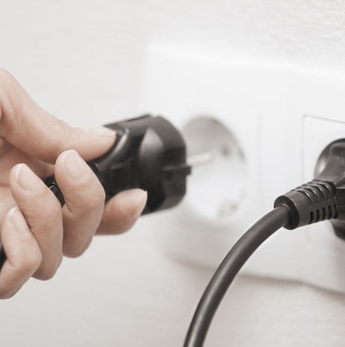 Los electrodomésticos que no debes dejar enchufados cuando te vayas de vacaciones