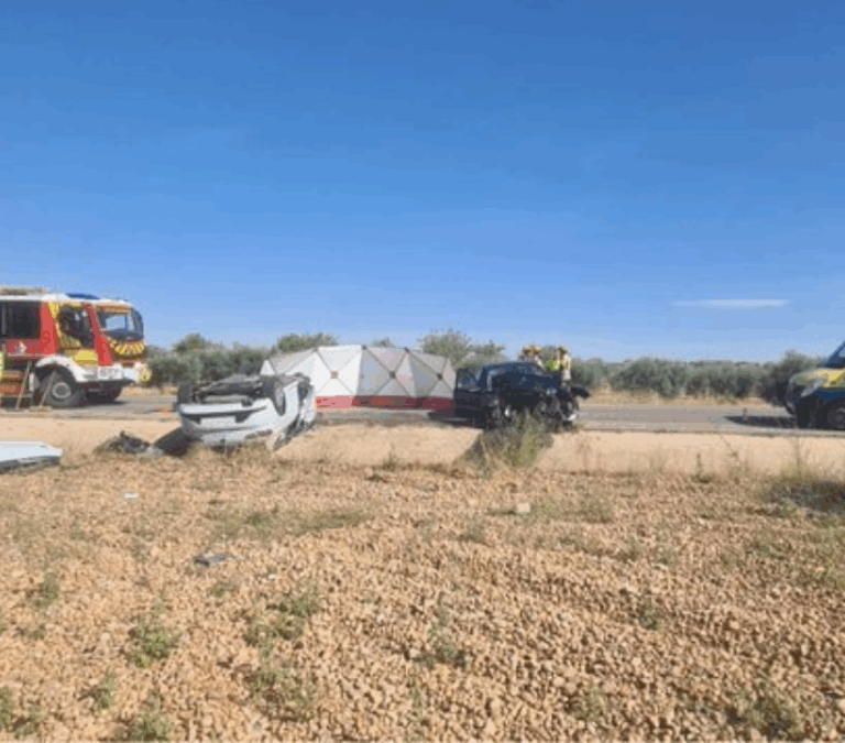 Cinco muertos y cuatro heridos tras chocar un coche y una furgoneta en Cuenca