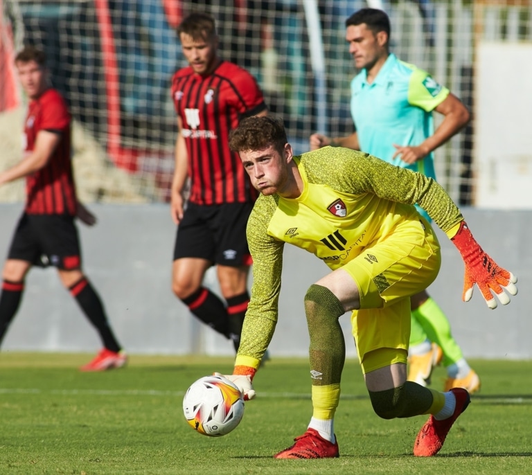 Mark Travers, procedente del Bournemouth, defenderá la portería del Everton