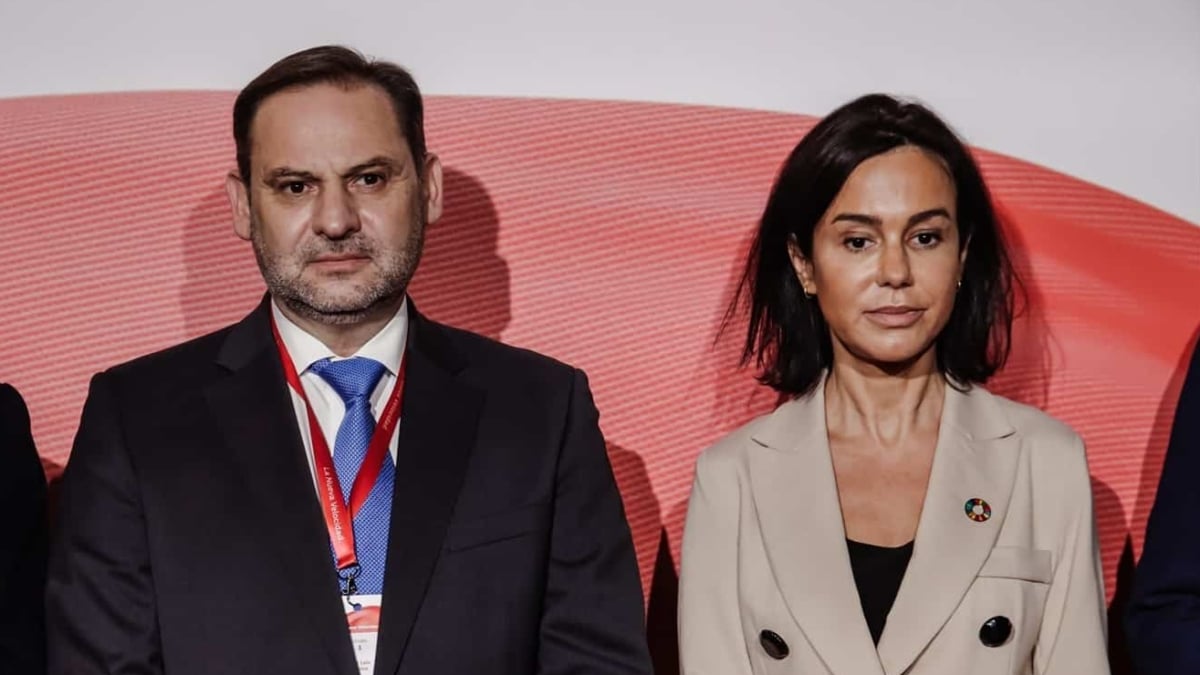 José Luis Ábalos e Isabel Pardo de Vera, en un acto de 2021.