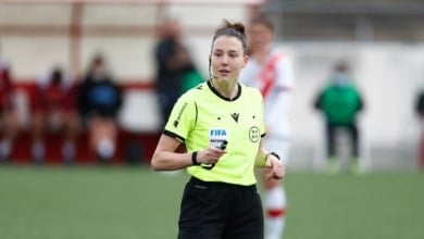Olatz Rivera debuta en la Eurocopa dirigiendo el Polonia-Dinamarca