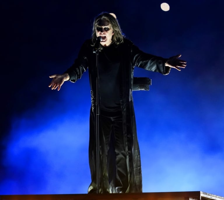 Ozzy Osbourne, cantante de Black Sabbath, muere a los 76 años
