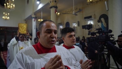 Un ataque israelí contra la única iglesia católica de Gaza mata a tres personas y deja herido a un sacerdote argentino