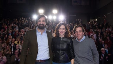 Feijóo ficha al creador de la 'marca' Vox para llevar la política de inmigración del PP