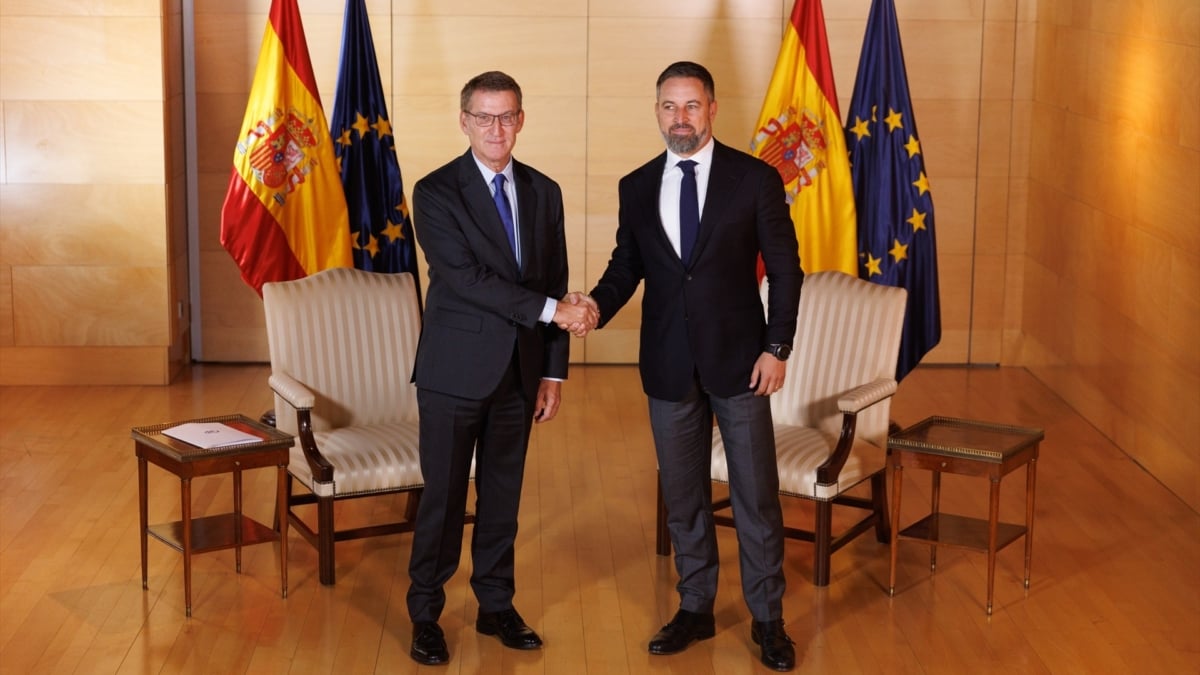 El PSOE se desploma y la derecha supera los 200 diputados, según las últimas encuestas