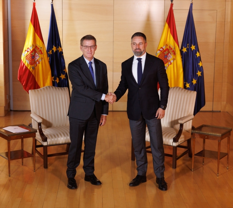 El PSOE se desploma y la derecha supera los 200 diputados, según las últimas encuestas