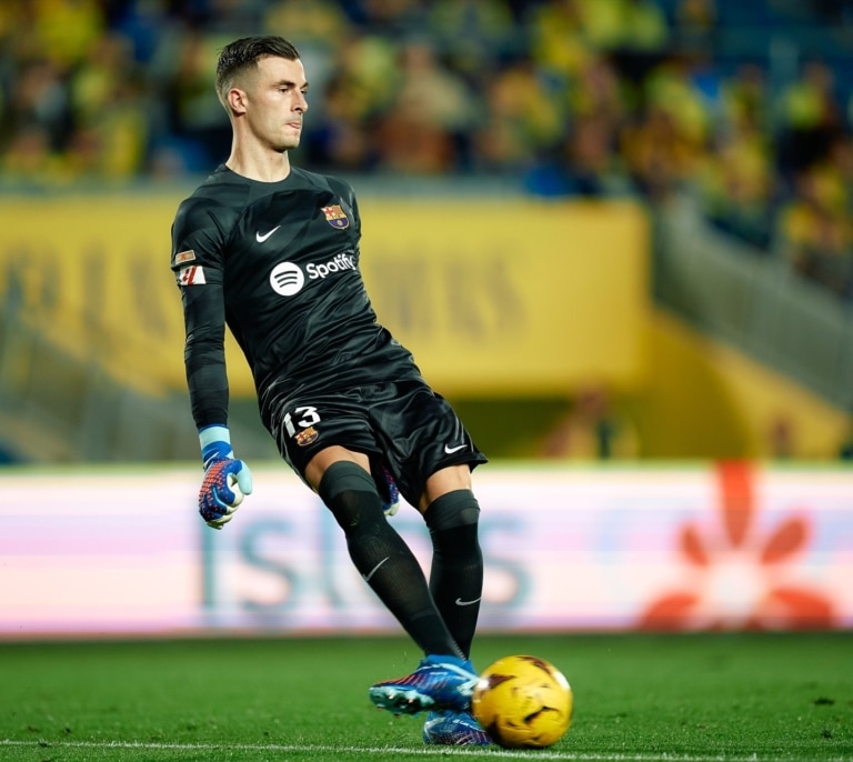 Iñaki Peña no cuenta para Hansi Flick y busca salir este verano