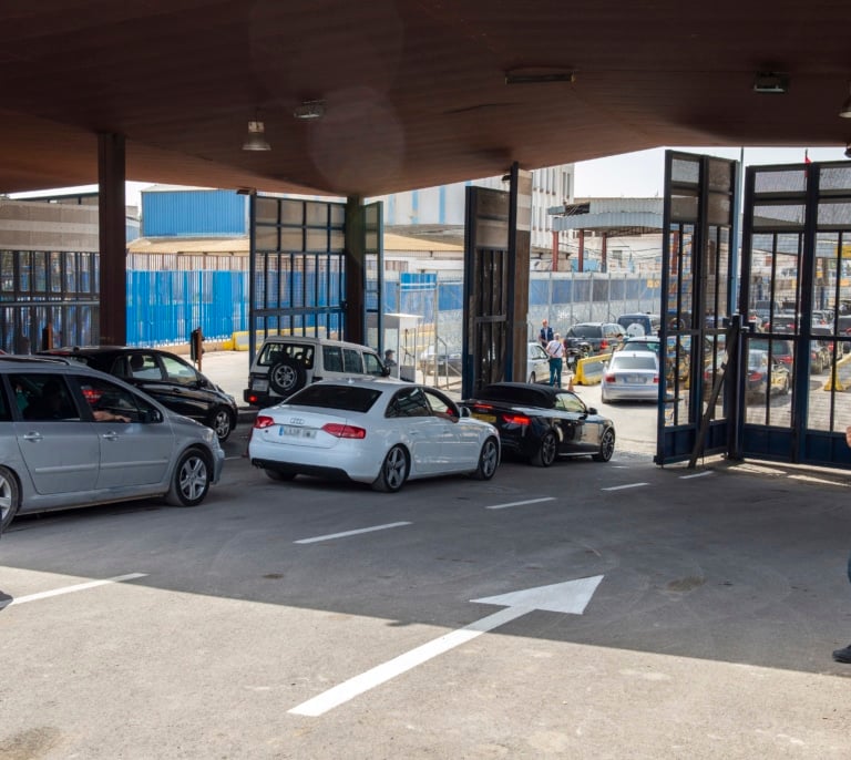 Albares justifica el cierre unilateral de la aduana de Melilla por Marruecos: “El acuerdo contempla detener temporalmente la exportación”
