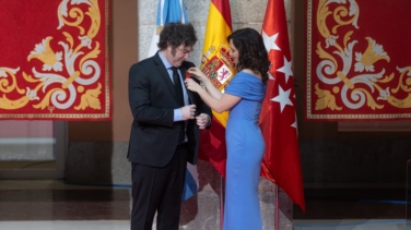 La Justicia madrileña avala la concesión de la Medalla Internacional de Ayuso a Javier Milei