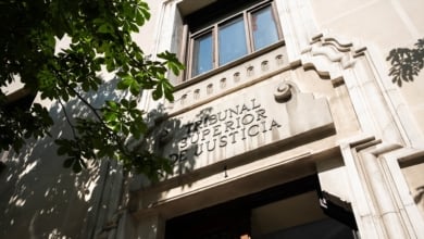 Tres años de cárcel para un agente que multó por celos a un amigo de su exnovia
