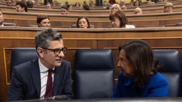 Bolaños se afianza como 'vicepresidente político' tras arrebatar a Robles los secretos oficiales