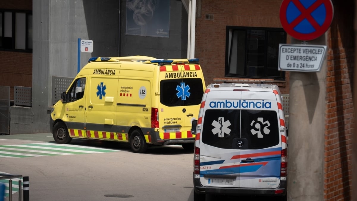 Unas ambulancias en una fotografía de archivo