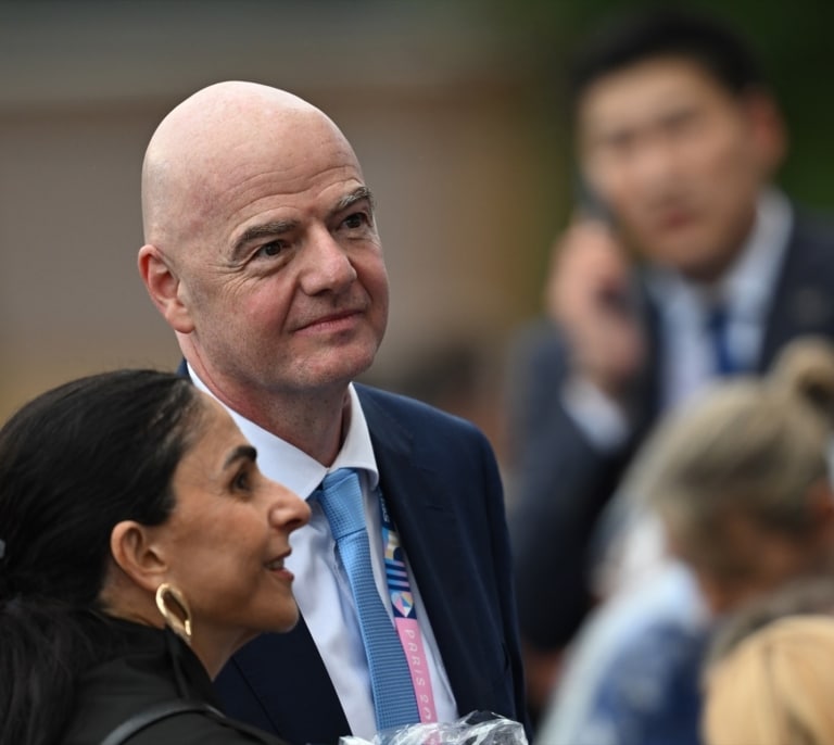 Gianni Infantino, "profundamente apenado" por racismo contra Jess Carter