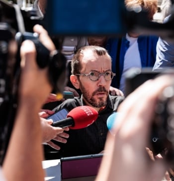 Echenique replica a Puente tras su ataque a Podemos: "Está obsesionado conmigo"