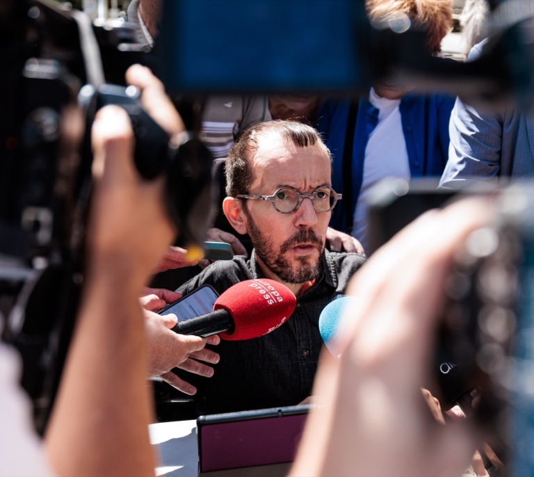 Echenique replica a Puente tras su ataque a Podemos: "Está obsesionado conmigo"