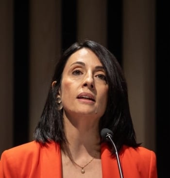 Quién es Rebeca Torró, la gestora silenciosa que pilotará la reorganización del [...]