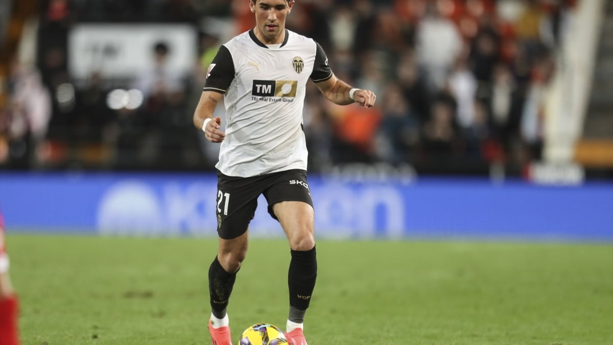 Jesús Vázquez renueva con el Valencia CF hasta 2028