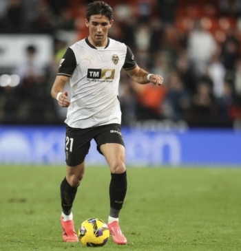 Jesús Vázquez renueva con el Valencia CF hasta 2028