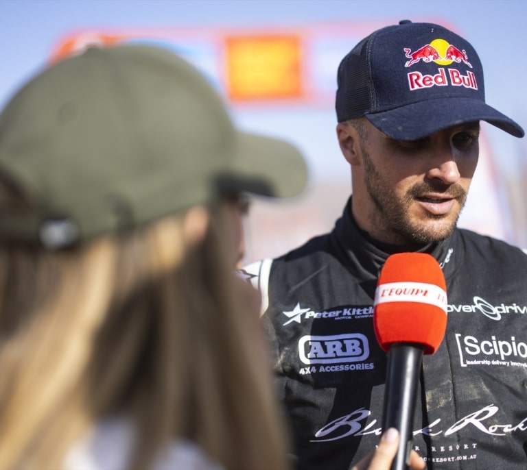 Sam Sunderland intentará batir récord mundial de vuelta al mundo en moto