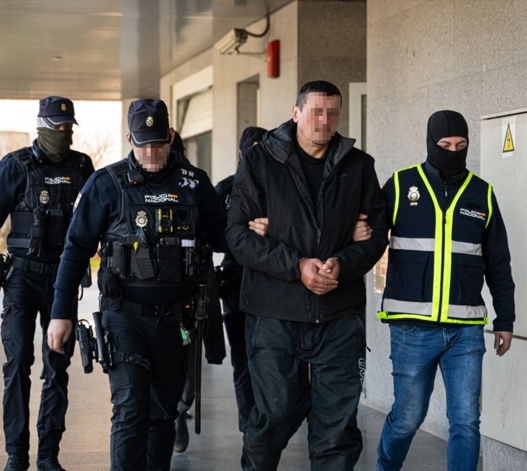 Detenidos dos integrantes de una red por narcotráfico y posesión de armas en Barcelona